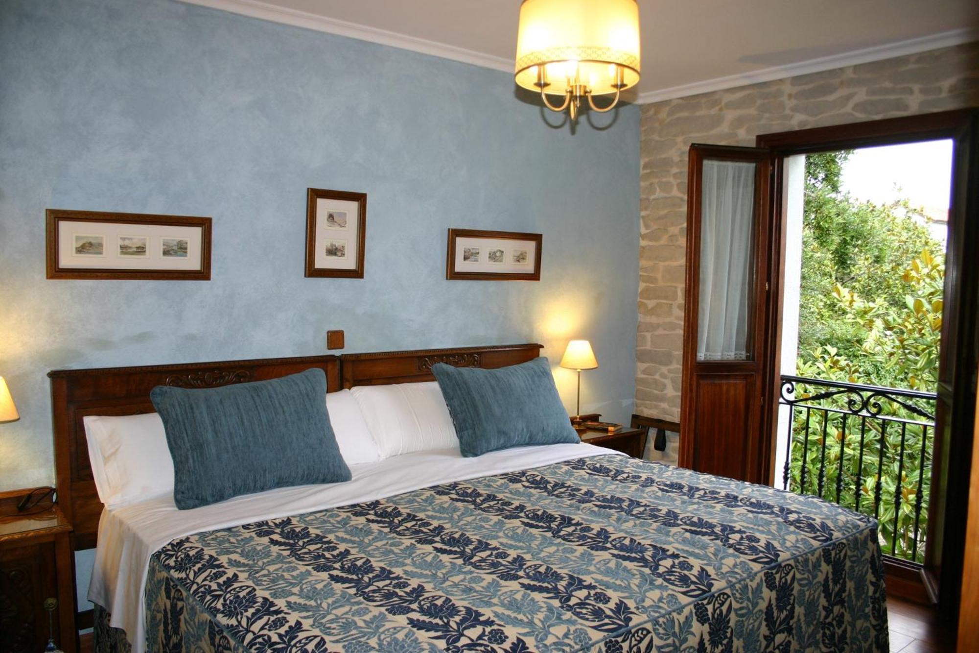 Hostal El Corral Del Acebo Nueva De Llanes Habitación foto