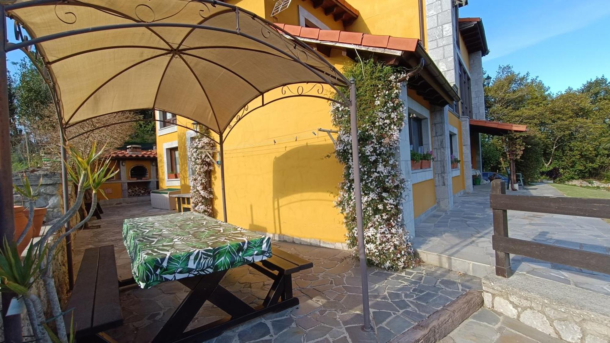 Hostal El Corral Del Acebo Nueva De Llanes Exterior foto